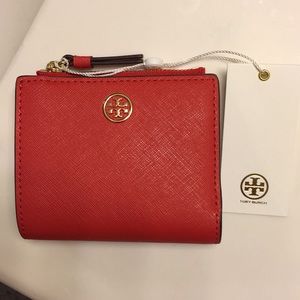 NWT Tory Burch Robinson wallet
